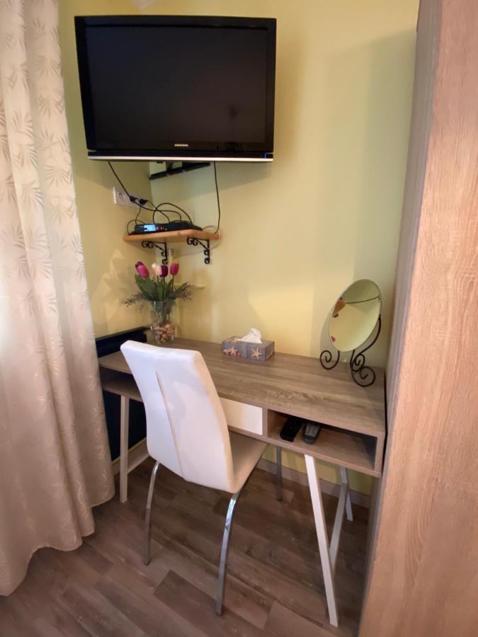 Eszter Apartman Eger Exterior photo
