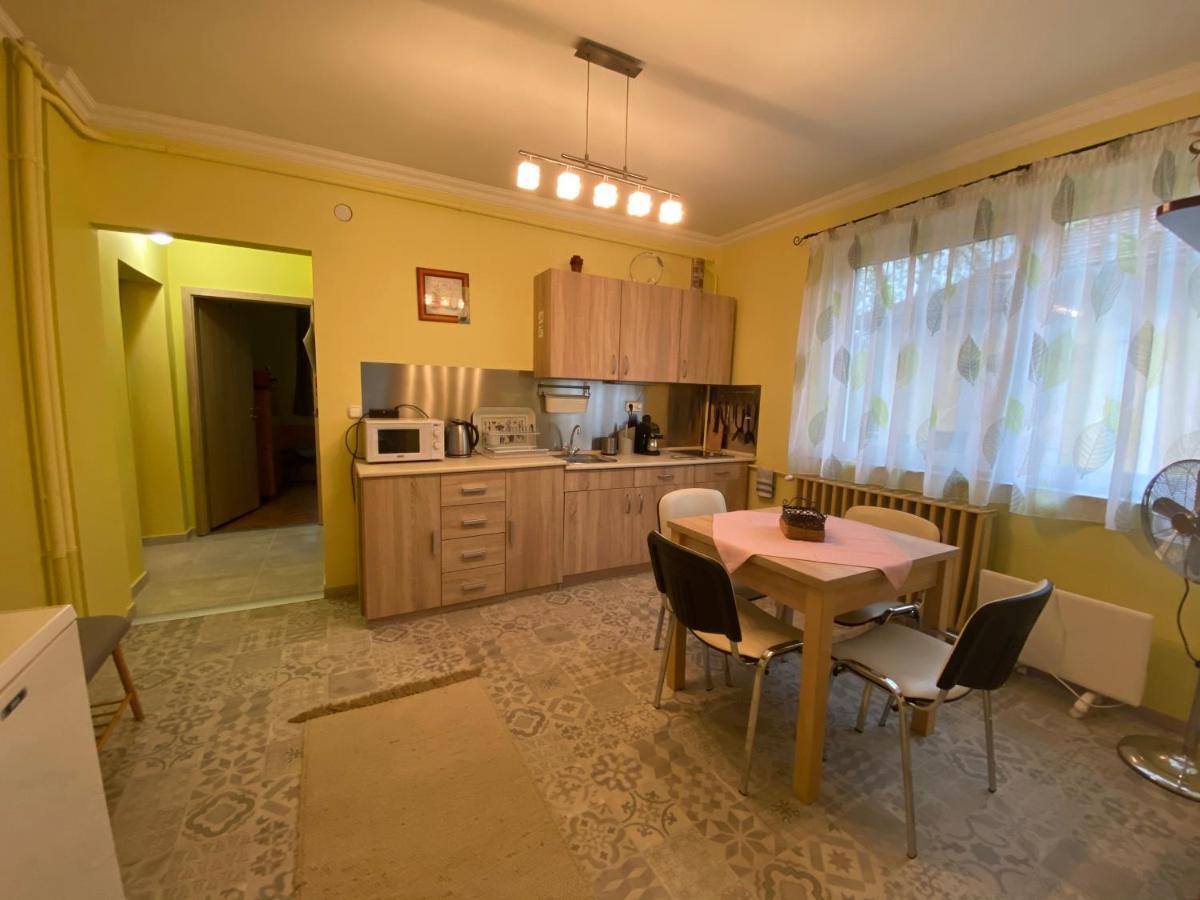 Eszter Apartman Eger Exterior photo