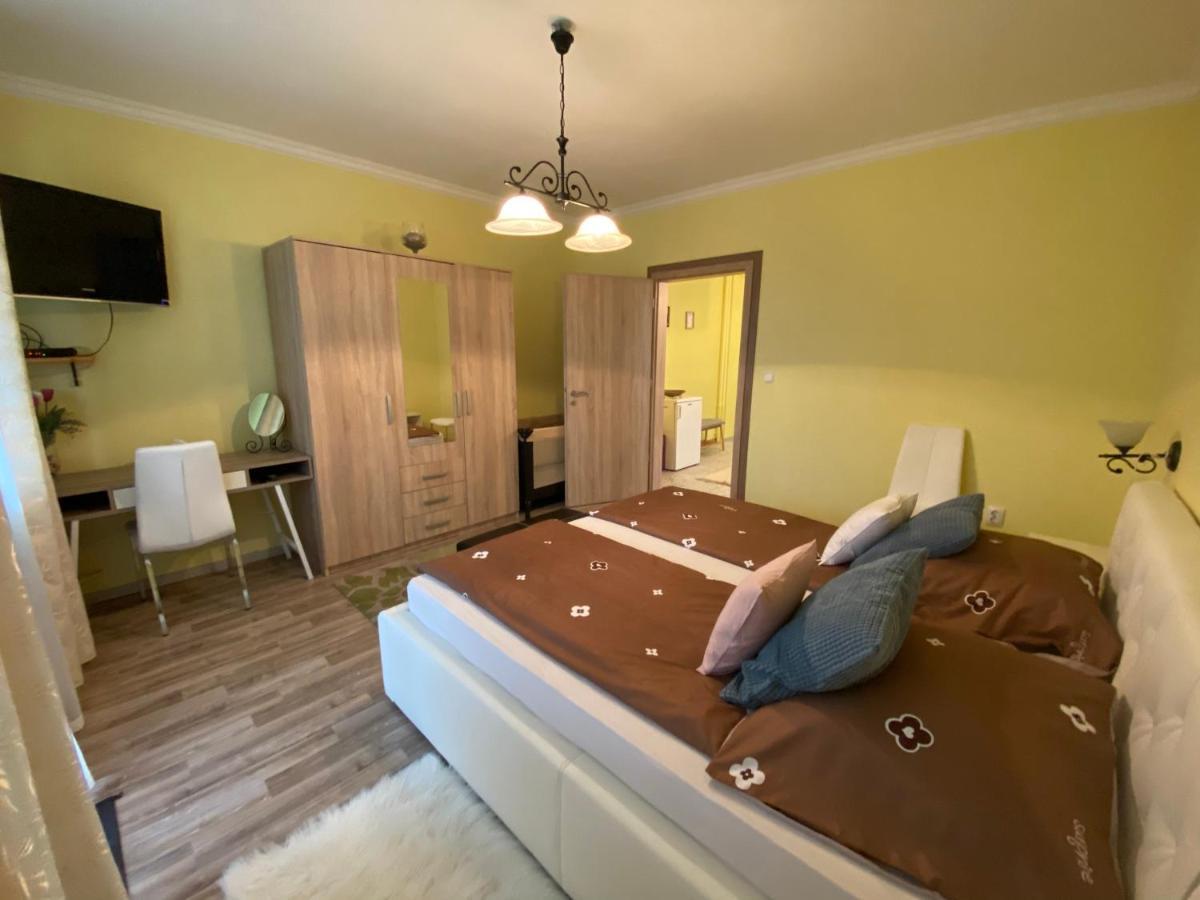 Eszter Apartman Eger Exterior photo