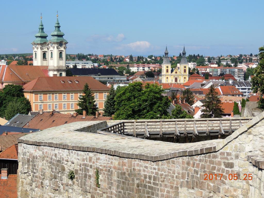 Eszter Apartman Eger Exterior photo