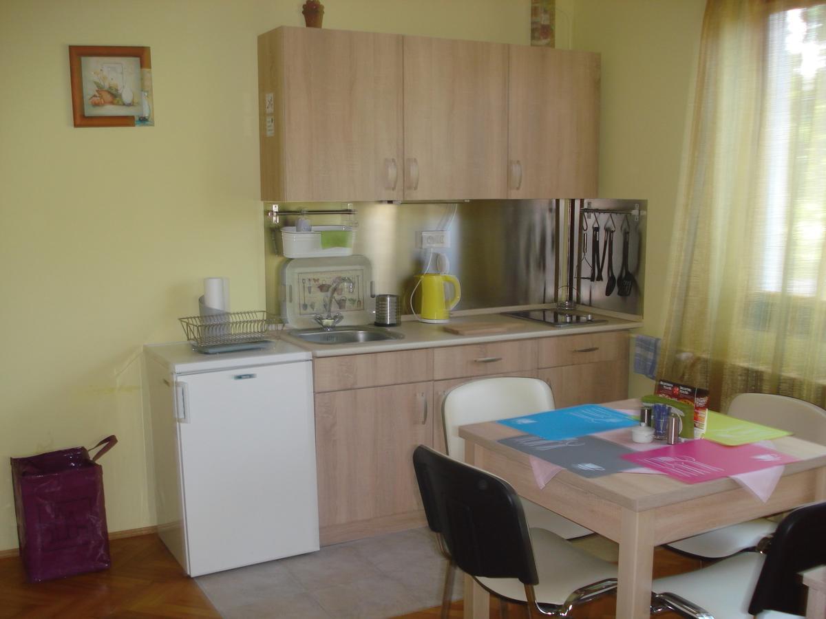 Eszter Apartman Eger Exterior photo
