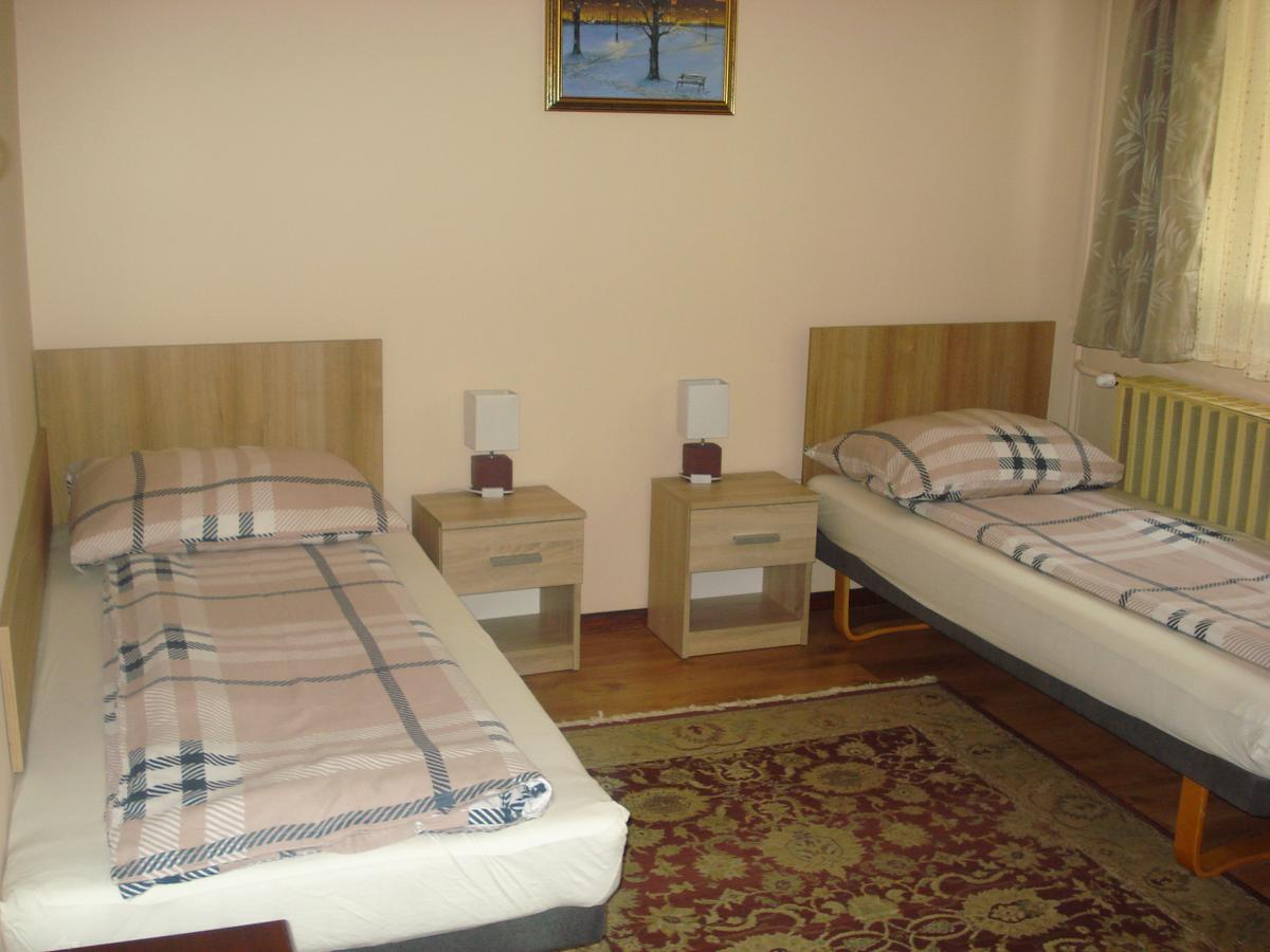Eszter Apartman Eger Exterior photo