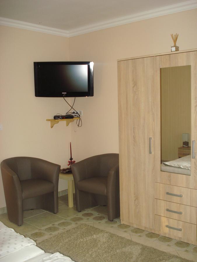 Eszter Apartman Eger Exterior photo